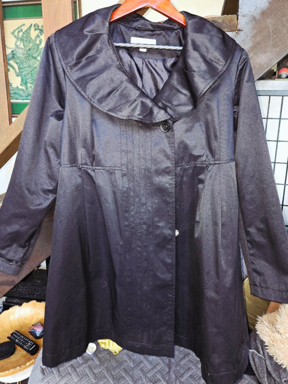Maternity dressy coat w ruffle collar